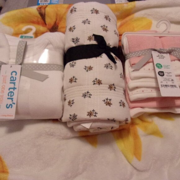 Bundle Baby Girl Bath Towels, Swaddle Blanket, and onsies. New - Picture 1 of 2